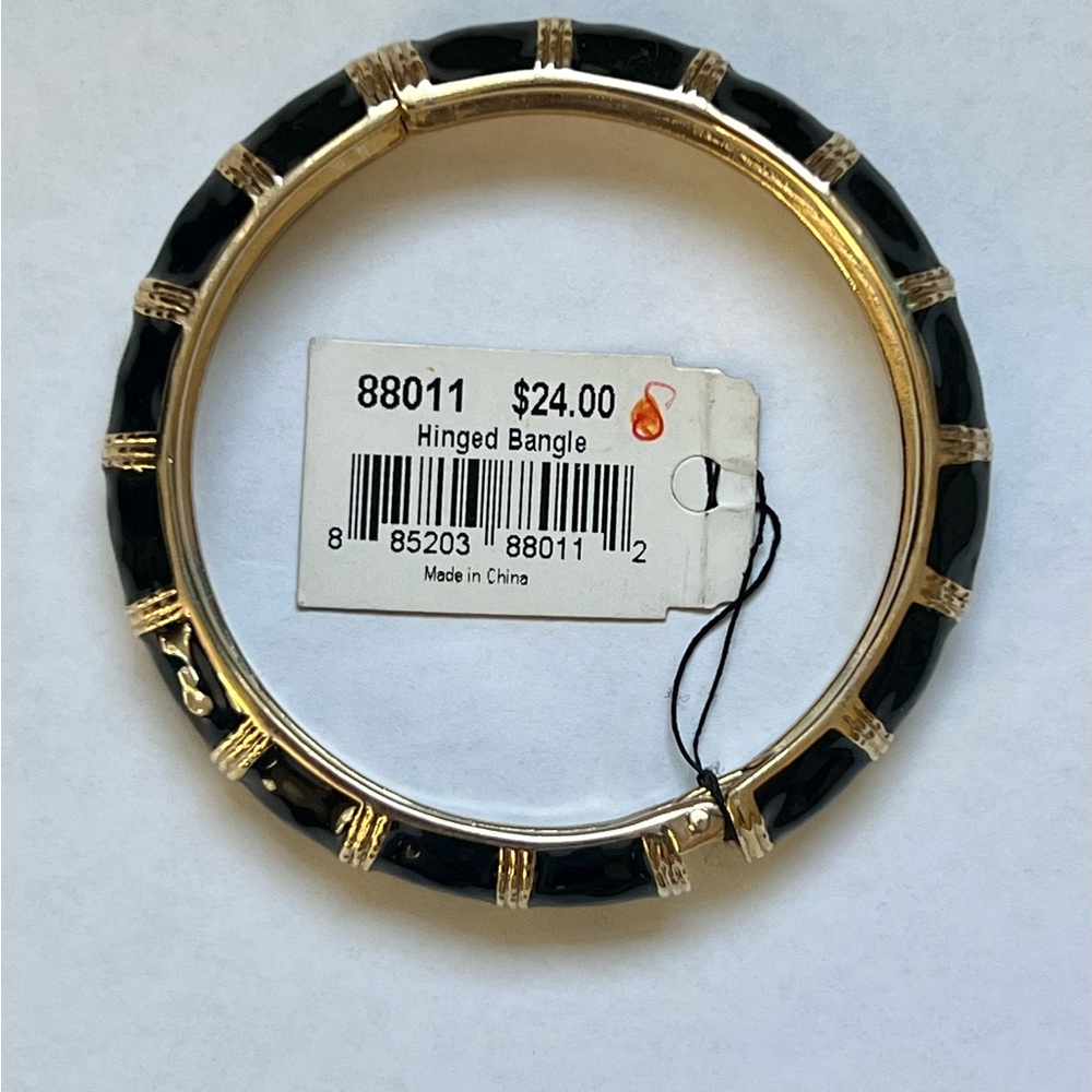 🌟Cookie Lee Shiny Black Enamel & Gold Tone Hinged Bangle - Picture 4 of 6